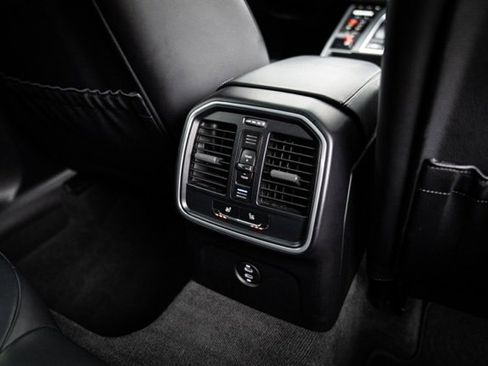 Used 2022 Porsche Macan S w/ Premium Package Plus image 46