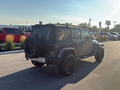 Used 2014 Jeep Wrangler Unlimited Sahara w/ Connectivity Group AWD/4WD image 3