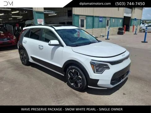 Used 2023 Kia Niro Wave w/ Wave Preserve Package FWD image 3