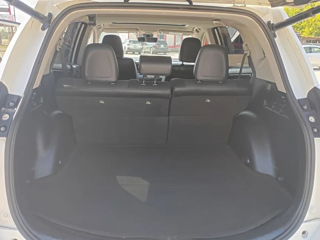 Used 2018 Toyota RAV4 Limited FWD image 20