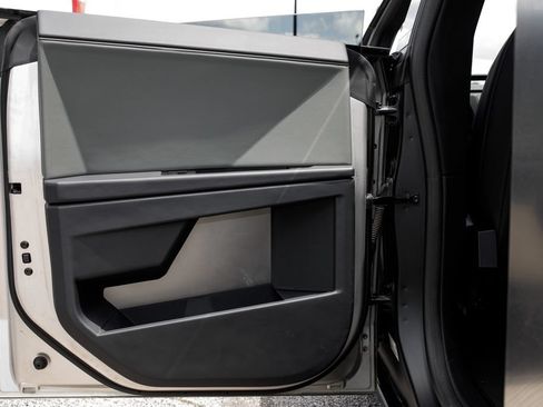Used 2025 Tesla Cybertruck AWD Crew Cab image 21