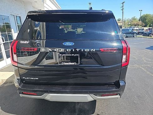Used 2025 Ford Expedition Platinum w/ Driver's Package AWD/4WD image 5