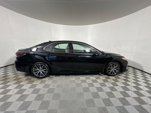 Used 2023 Toyota Camry XLE image 8
