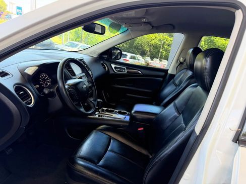 Used 2015 Nissan Pathfinder SL w/ SL Tech Package FWD image 7
