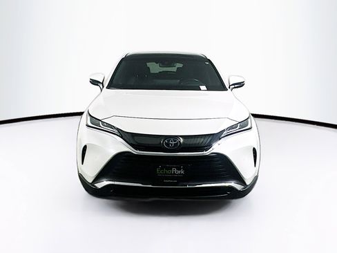 Used 2021 Toyota Venza LE image 2