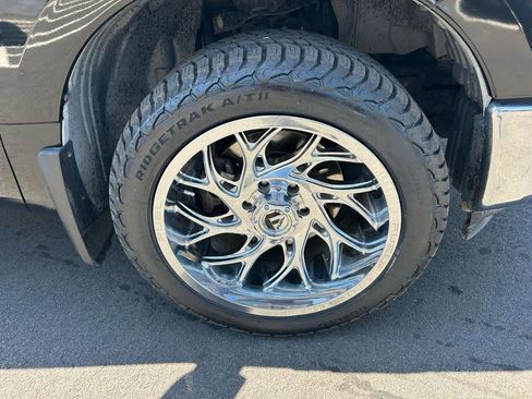 Used 2017 Nissan Titan SV RWD image 12