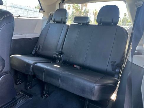 Used 2020 Toyota Sienna SE image 14