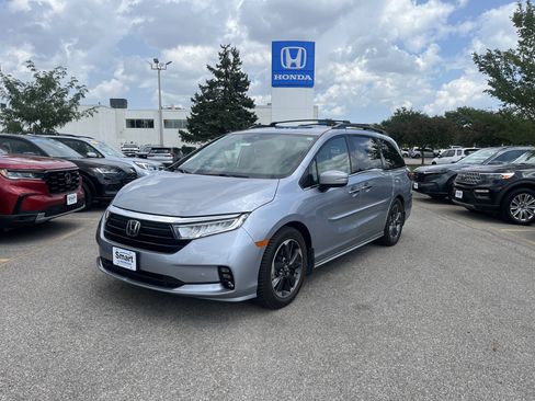 Used 2021 Honda Odyssey Elite image 1