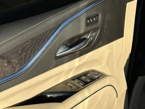 Used 2022 Cadillac Escalade Premium Luxury image 12