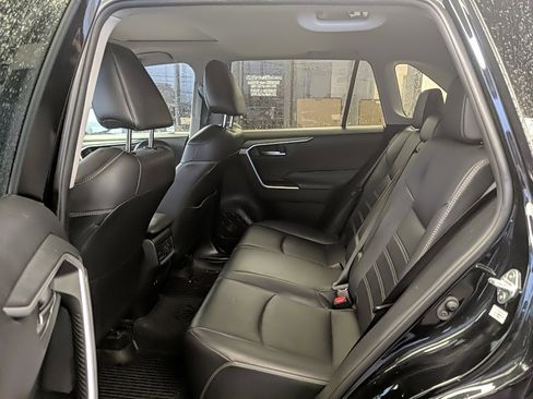 Used 2019 Toyota RAV4 XLE Premium image 16