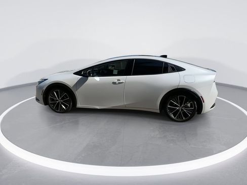 Used 2024 Toyota Prius XLE image 7