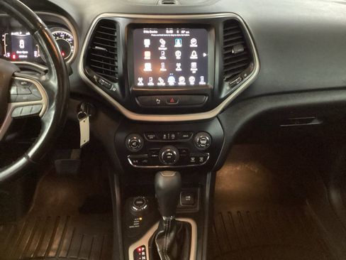 Used 2017 Jeep Cherokee Latitude w/ Safety/Convenience Group image 11