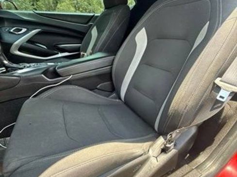 Used 2018 Chevrolet Camaro LT RWD image 10