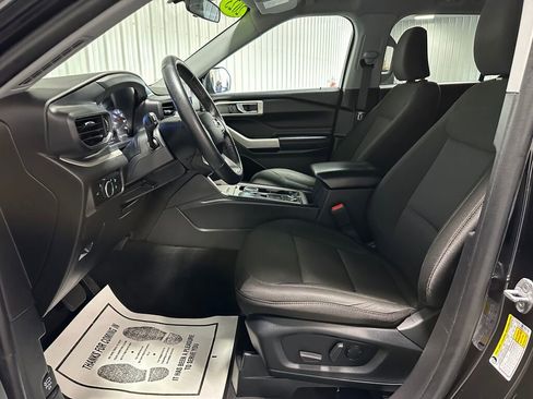 Used 2023 Ford Explorer XLT image 9