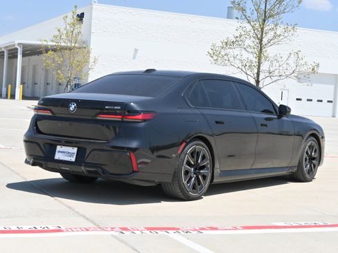 Certified 2024 BMW i7 eDrive50 w/ M Sport Package RWD image 8