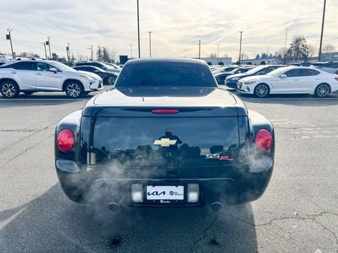 Used 2005 Chevrolet SSR w/ Preferred Equipment Group image 9