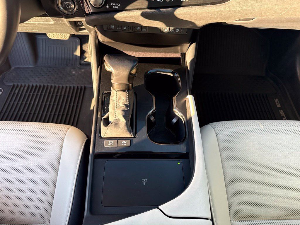 Used 2025 Lexus ES 300h w/ Premium Package FWD image 19