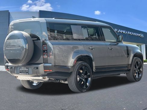 New 2026 Land Rover Defender 130 X-Dynamic SE AWD/4WD image 4