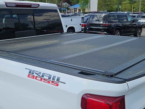 Used 2021 Chevrolet Silverado 1500 LT Trail Boss w/ Convenience Package II AWD/4WD image 24