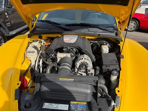 Used 2004 Chevrolet SSR w/ Preferred Equipment Group RWD image 17