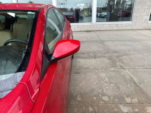 Used 2013 Hyundai Elantra GLS w/ Preferred Pkg image 10