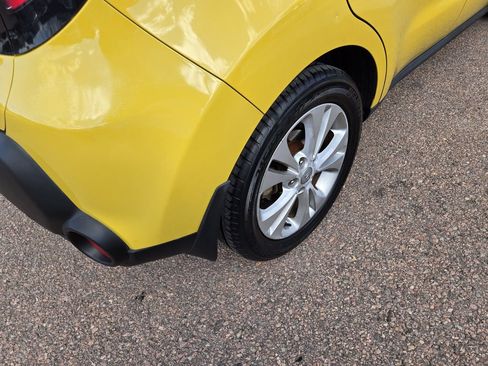 Used 2014 Kia Soul + image 10