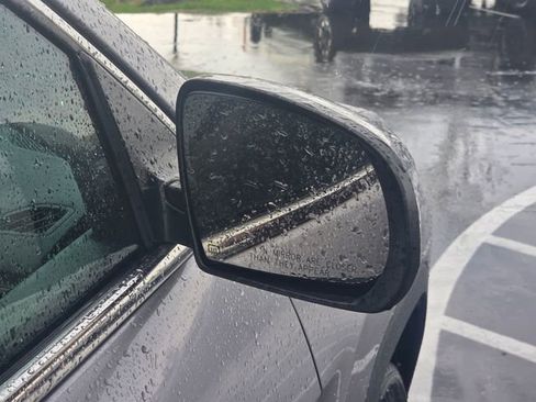 Used 2019 Jeep Cherokee Latitude w/ Cold Weather Group AWD/4WD image 6