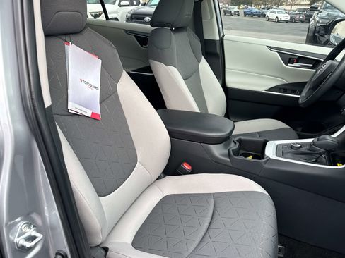Used 2025 Toyota RAV4 XLE w/ Convenience Package image 18