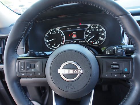 Used 2024 Nissan Pathfinder SL w/ Black Appearance Package AWD/4WD image 25