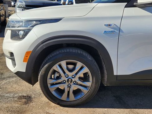Certified 2021 Kia Seltos LX image 9