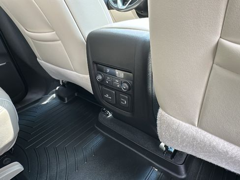 Used 2022 Buick Enclave Avenir w/ Avenir Technology Package AWD/4WD image 28