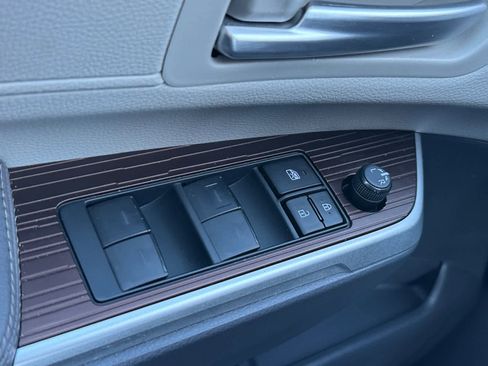 Used 2023 Toyota Sienna XLE image 19