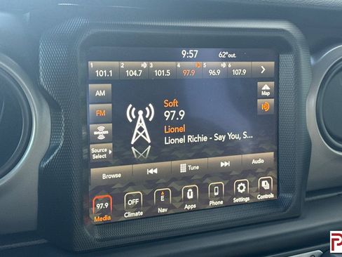 Used 2021 Jeep Gladiator Sport image 22