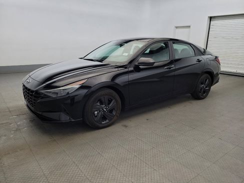 Used 2023 Hyundai Elantra SEL FWD image 2
