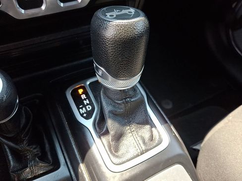Used 2018 Jeep Wrangler Sport AWD/4WD image 15