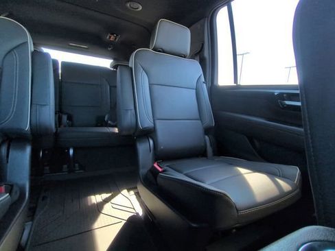 New 2026 Chevrolet Suburban Premier image 6