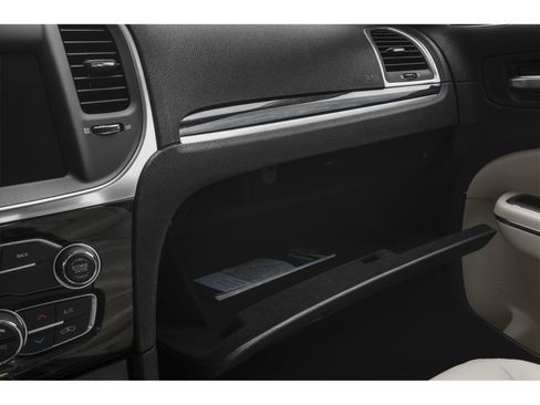 Used 2015 Chrysler 300 Limited RWD image 57
