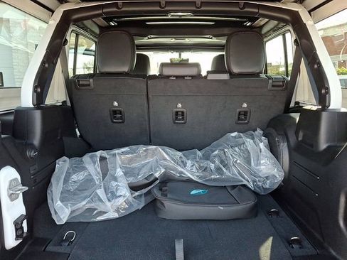 Used 2022 Jeep Wrangler Unlimited Sahara w/ Cold Weather Group image 29