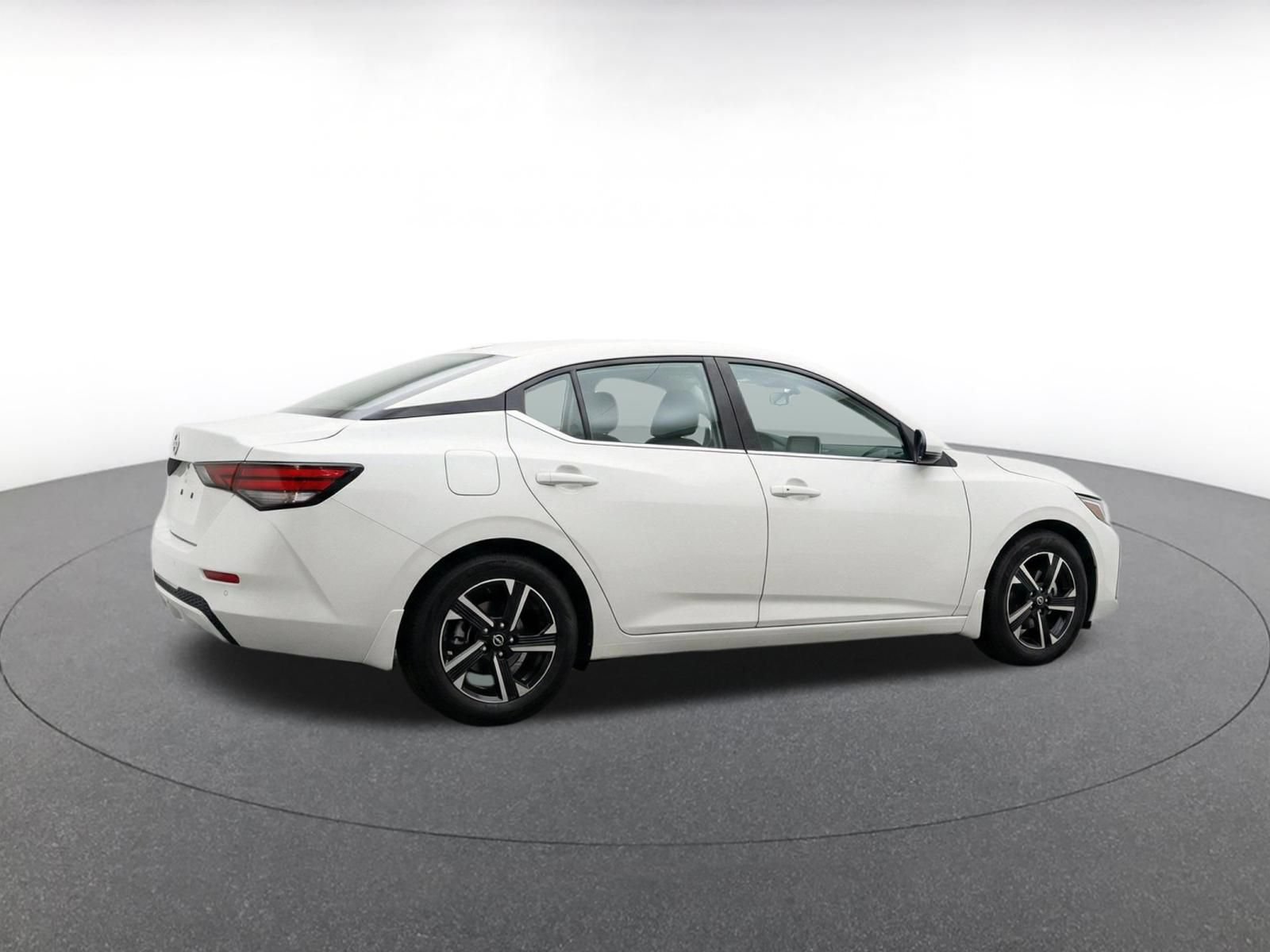 Used 2025 Nissan Sentra SV FWD image 8