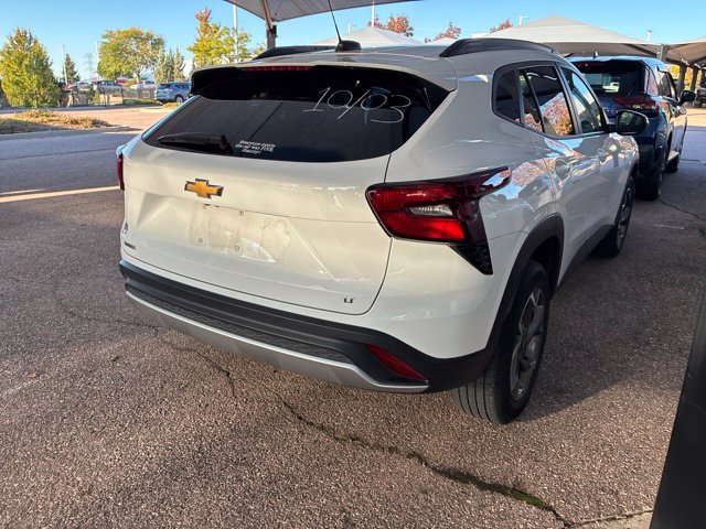 Used 2025 Chevrolet Trax LT w/ LT Convenience Package FWD image 4