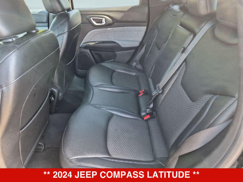 Used 2024 Jeep Compass Latitude AWD/4WD image 19
