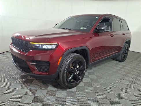 Used 2023 Jeep Grand Cherokee Altitude image 6