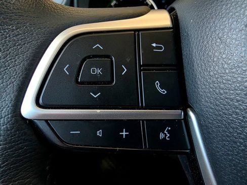 Used 2026 Toyota Sienna XLE FWD image 28