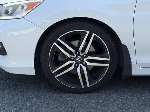 Used 2017 Honda Accord Sport Special Edition image 10