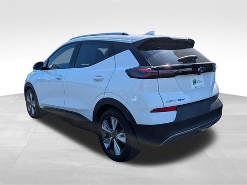 Used 2023 Chevrolet Bolt EUV LT w/ Convenience Package FWD image 5