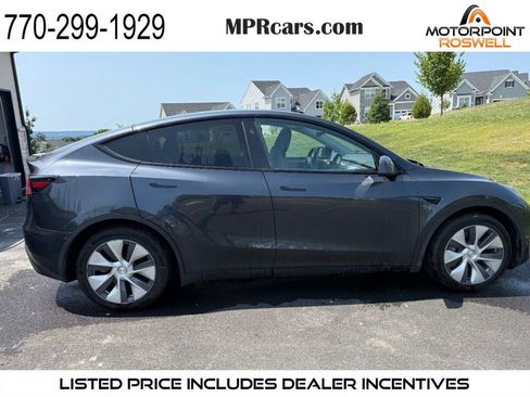 Used 2024 Tesla Model Y Long Range AWD/4WD image 1