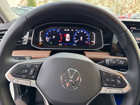 Used 2025 Volkswagen Jetta SEL image 29