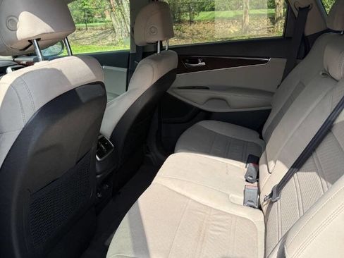 Used 2017 Kia Sorento FWD w/ LX Convenience Package image 12