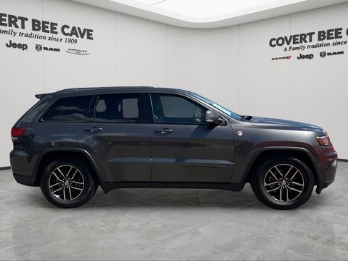 Used 2018 Jeep Grand Cherokee Trailhawk w/ Trailhawk Luxury Group image 11