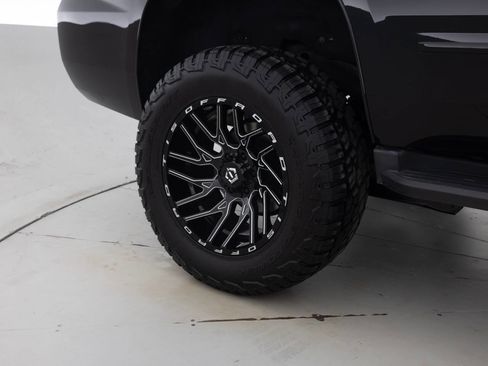Used 2017 Chevrolet Tahoe LT w/ LT Midnight Edition AWD/4WD image 21